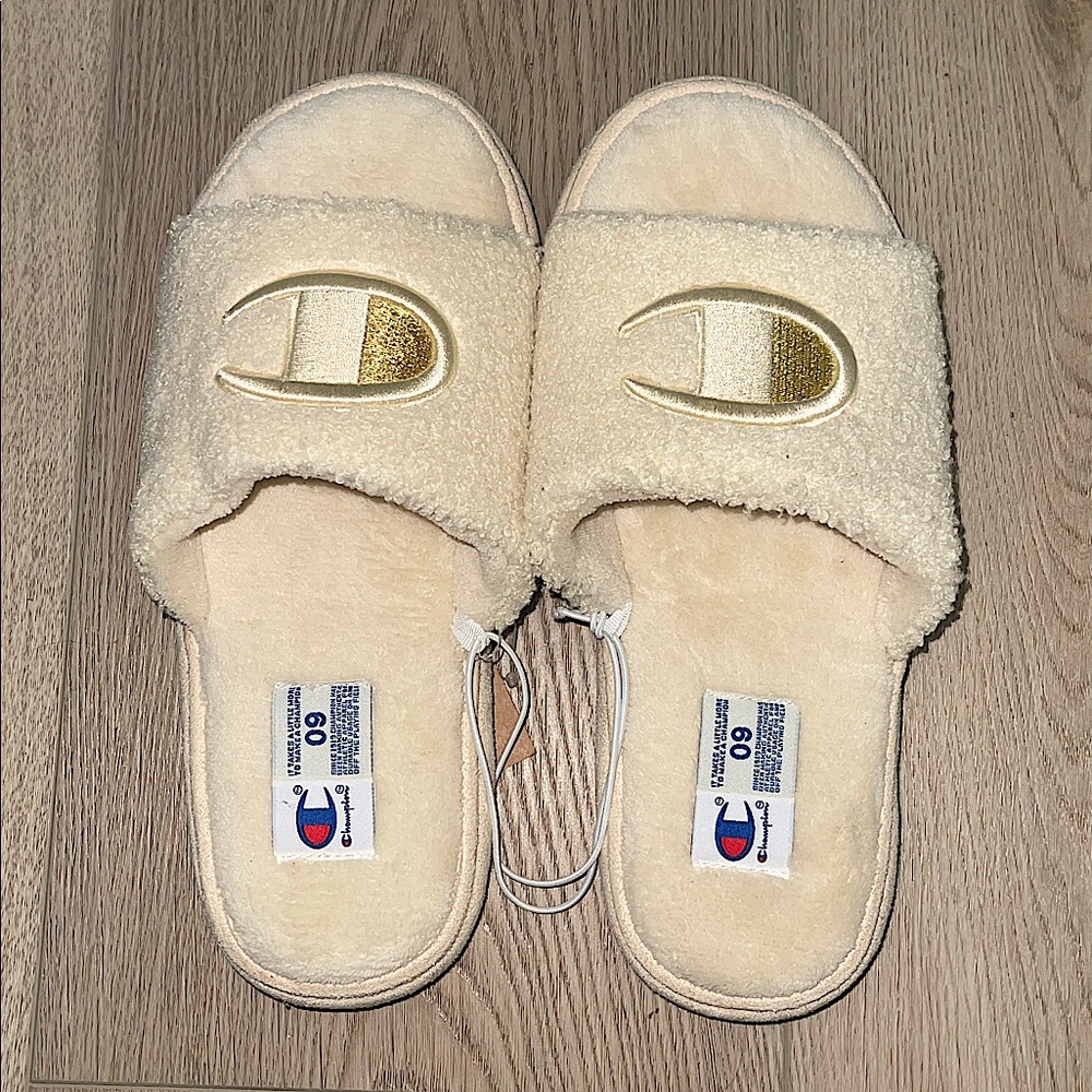 ❤️NEW!!!❤️ CHAMPION WOMEN'S PLUSH COZY SLIPPERS, BEIGE/KHAKI/GUM